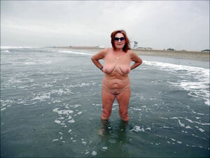 Emily ratajkowski topless beach